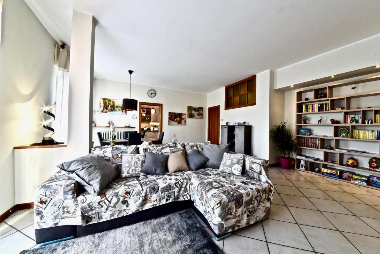 Modern Apartment Halfway Between Milan And Como Cogliate Exterior foto